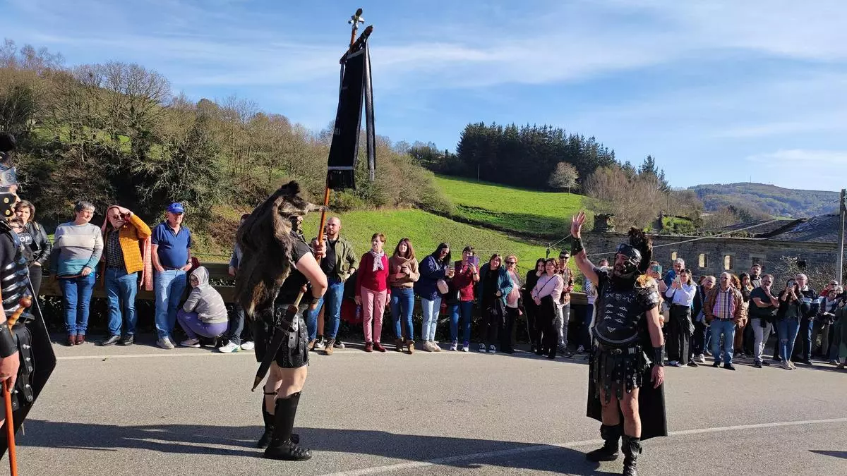 El jerezano Eduardo Aguilar debuta con éxito en el papel de Cristo del Vía Crucis de los Oscos: "Es mucha responsabilidad"