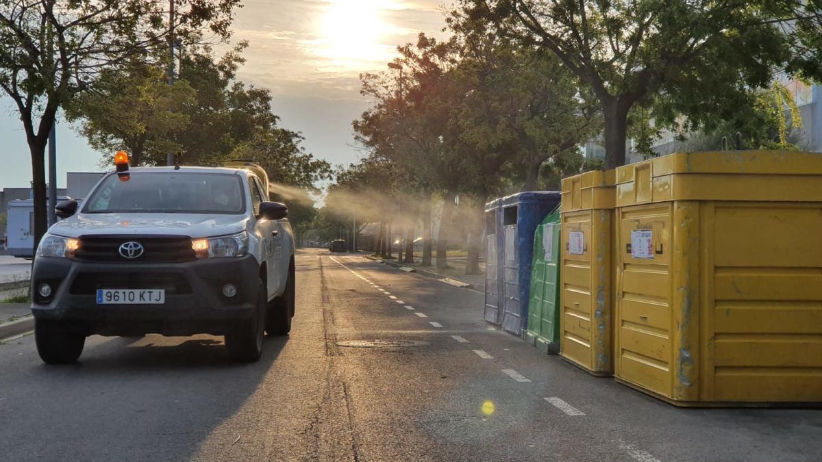 L&#039;equip de treball en un dels vehicles habilitats per portar a terme les desinfeccions.