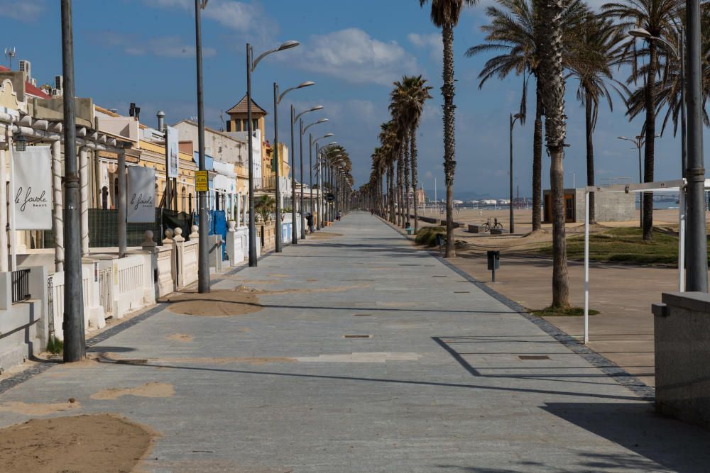 La playa de València es un desierto