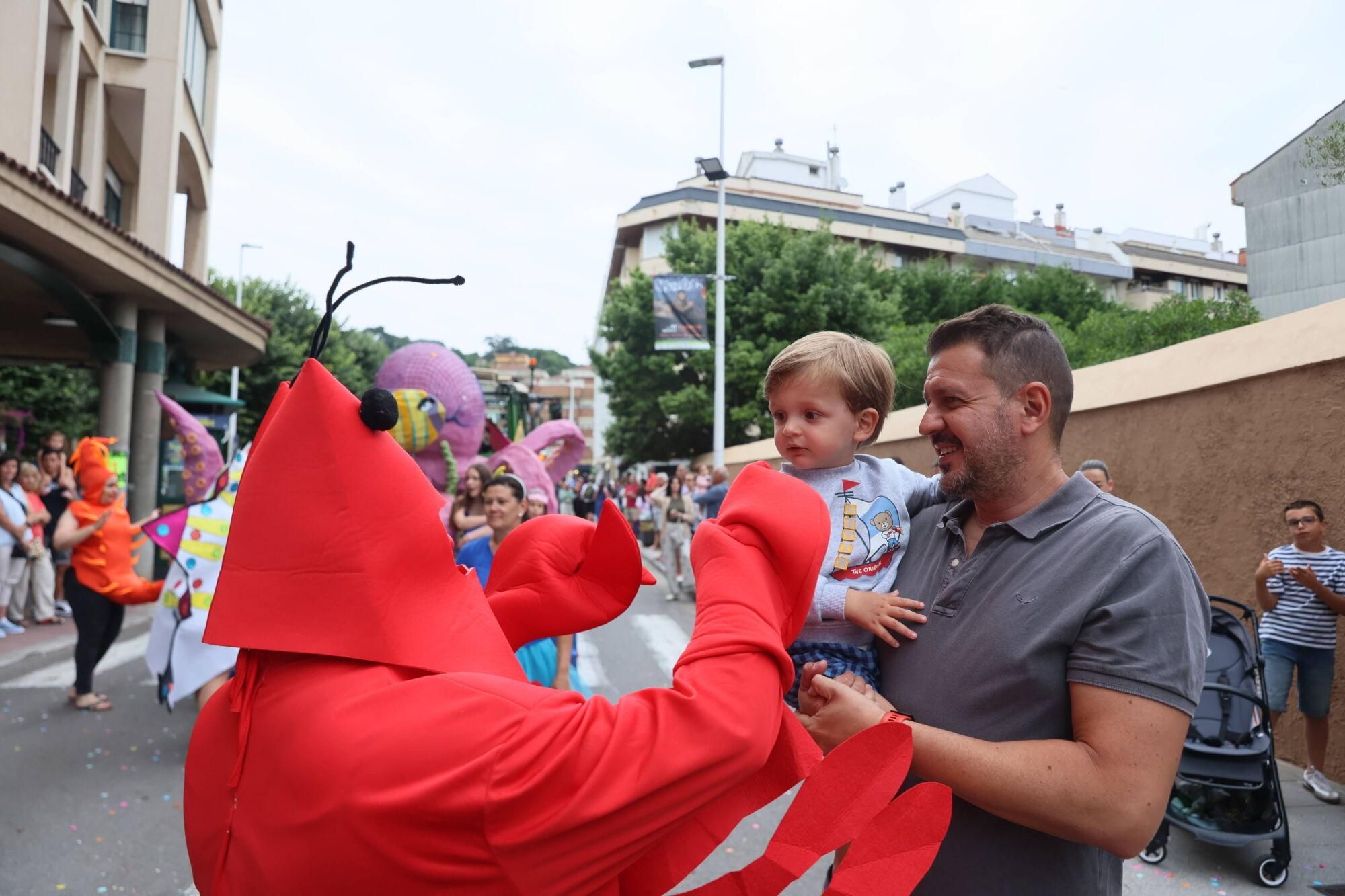 EN IMÁGENES: El desfile de carrozas por las fiestas del Carmen de Luancoi