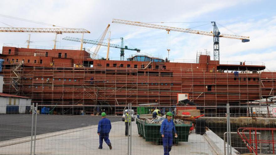 En la Factoría Naval de Marín permanece el casco del velero &quot;Sea Cloud Husar II&quot; , cuya construcción se encuentra paralizada desde hace meses.  // Gustavo Santos