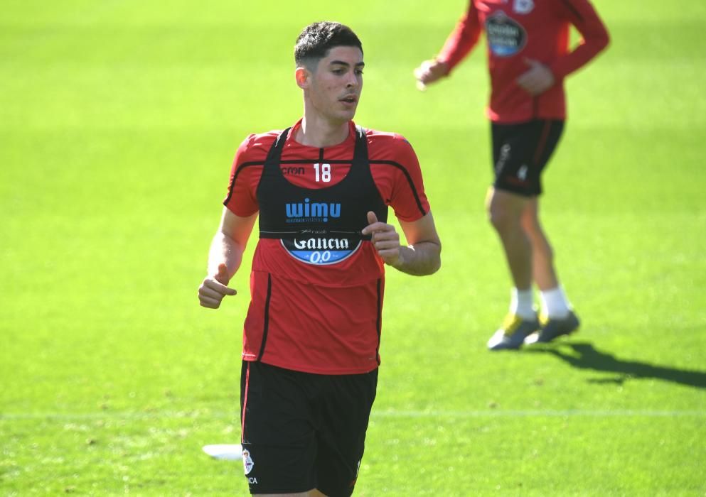 Carlos Fernández comienza a realizar algunas tareas con el grupo aunque su presencia en la convocatoria para el partido contra el Almería parece poco probable.