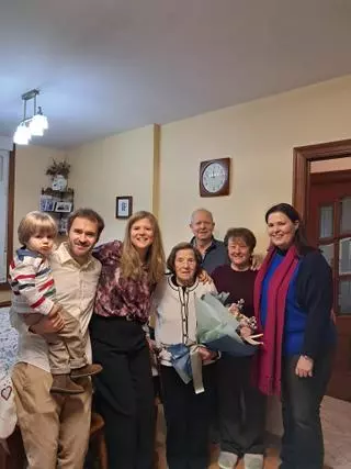 Erundina Amado, vecina de Bergondo, cumple cien años: «Está fantástica de salud»