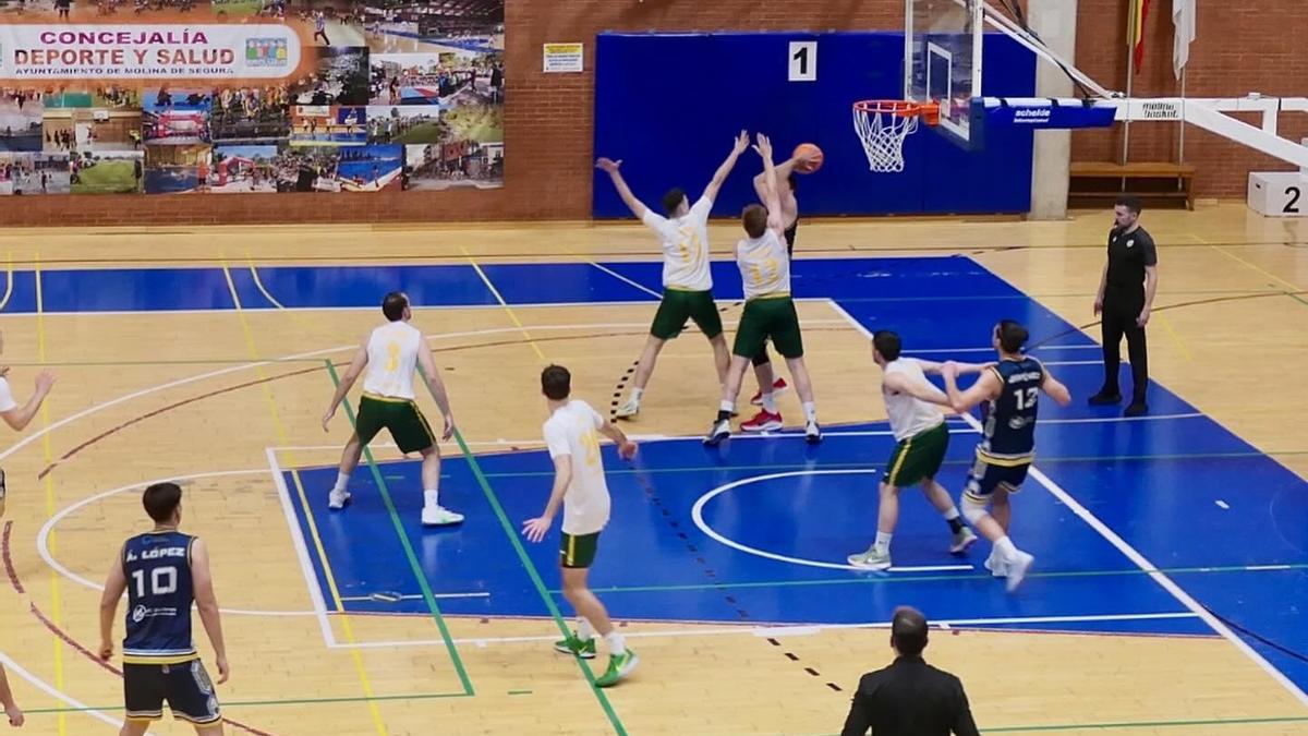 Un moment del partit.