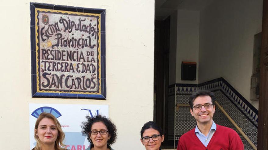 Mercedes Montero, Ana Isabel González y Cristóbal Fernández visitaron la residencia.