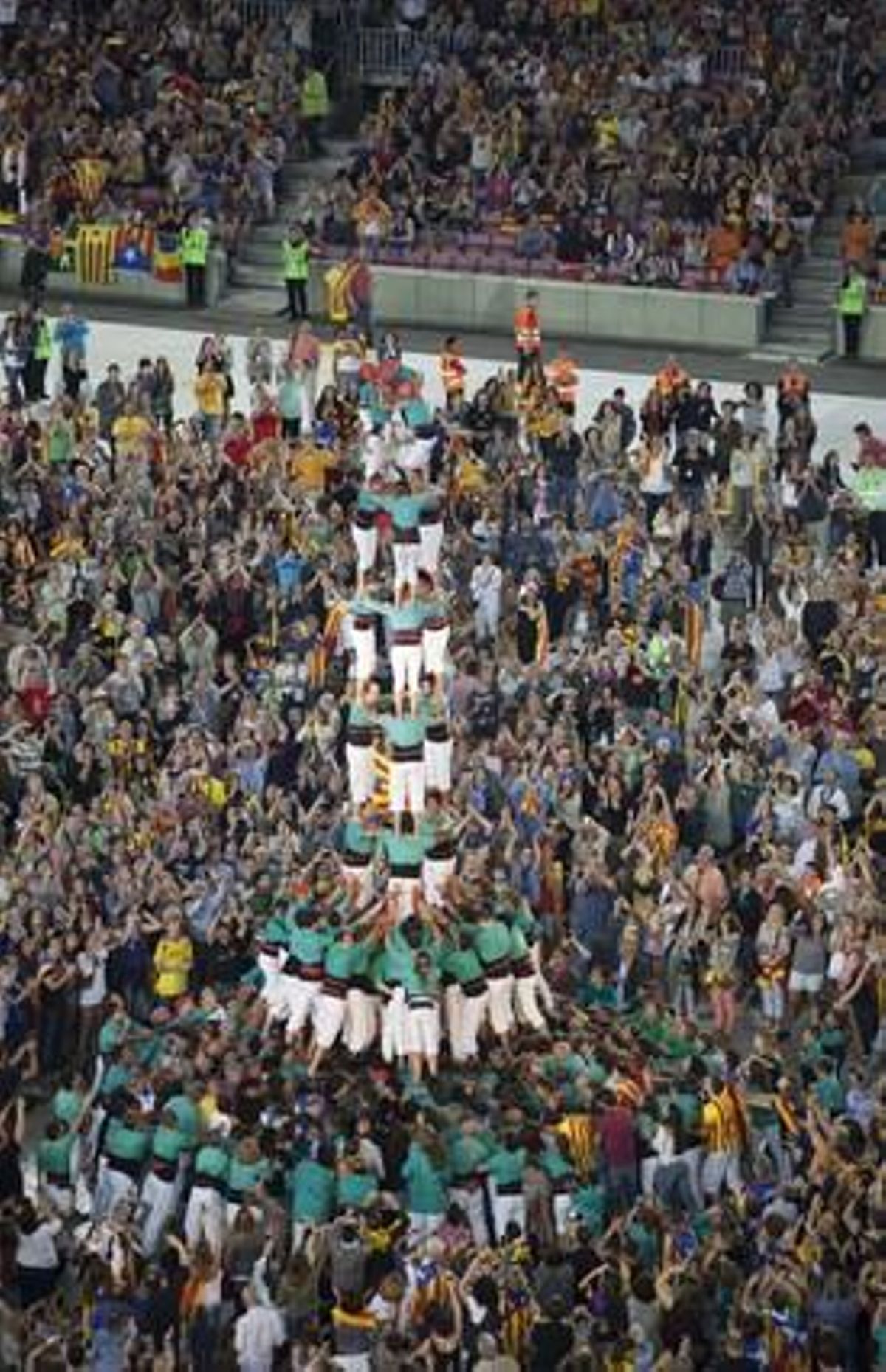 Els Castellers de Vilafranca durant el Concert per la Llibertat.