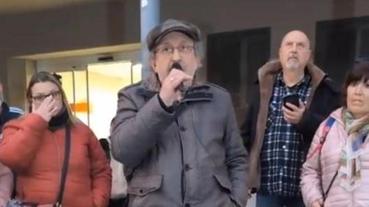 Imagen de la protesta ante el CAP de Olesa