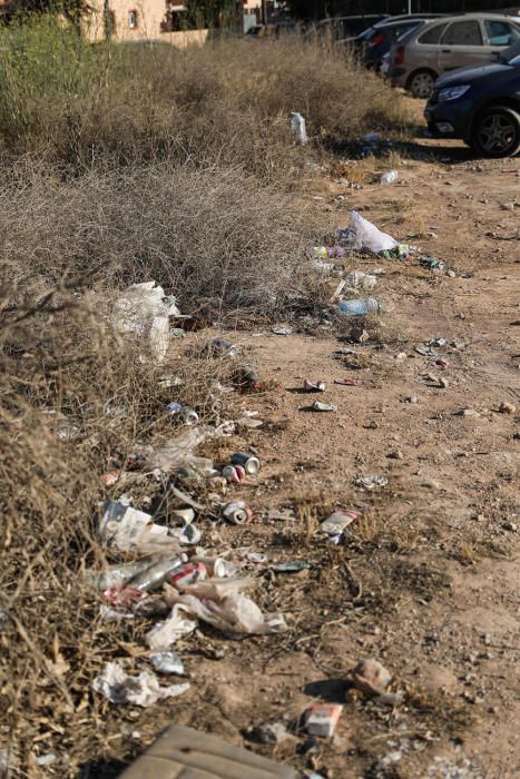 Suciedad y basura en Ca n'Escandell