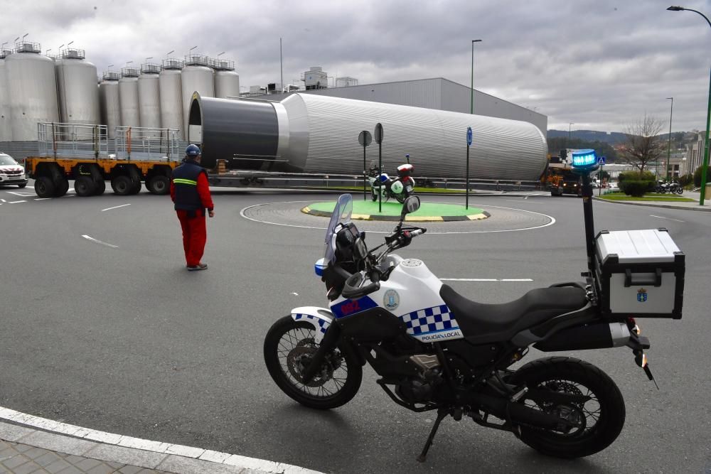 Un transporte especial llega a Estrella Galicia