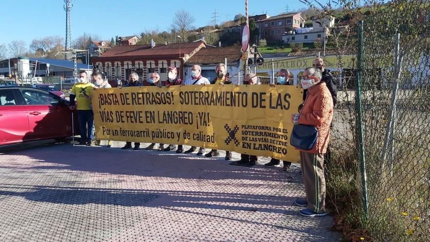 La Plataforma por el Soterramiento de Langreo se harta: “O nos informan o nos encerramos”