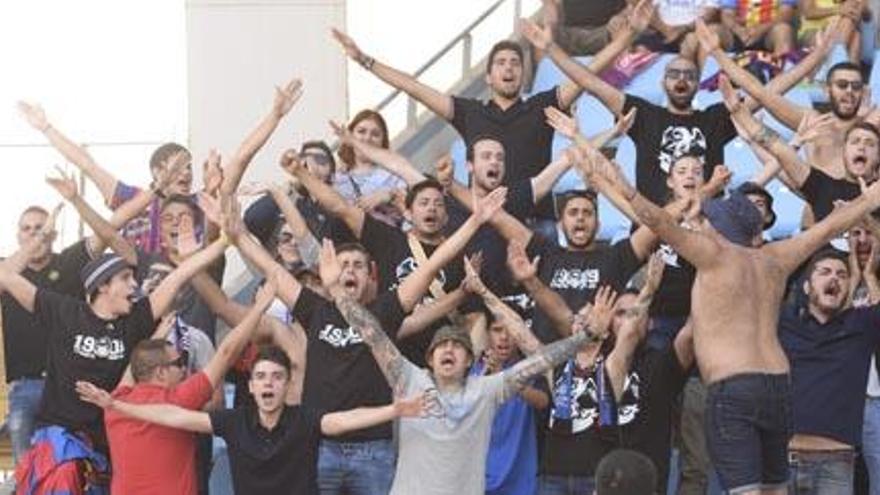 Cerca de 50 seguidores levantinistas acompañaron al equipo en Almería.