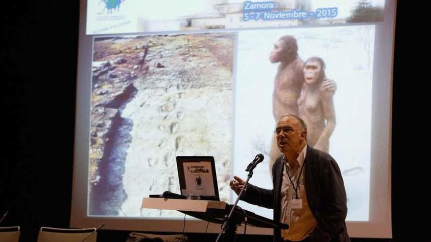 El doctor Juan José Ruiz durante la ponencia celebrada ayer en el Campus Viriato.