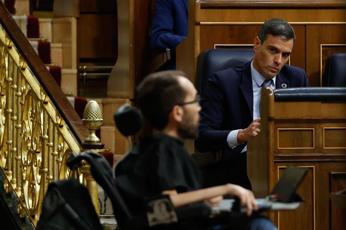 Pablo Echenique y Pedro Sánchez.