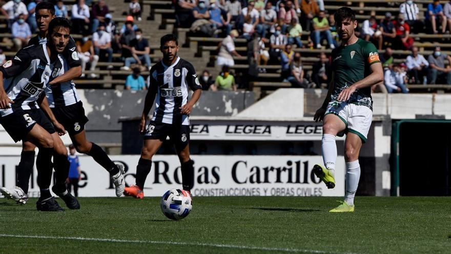 Javi Flores, durante su partido 100 con el Córdoba CF en Segunda B, el pasado domingo, en el Municipal de La Línea.