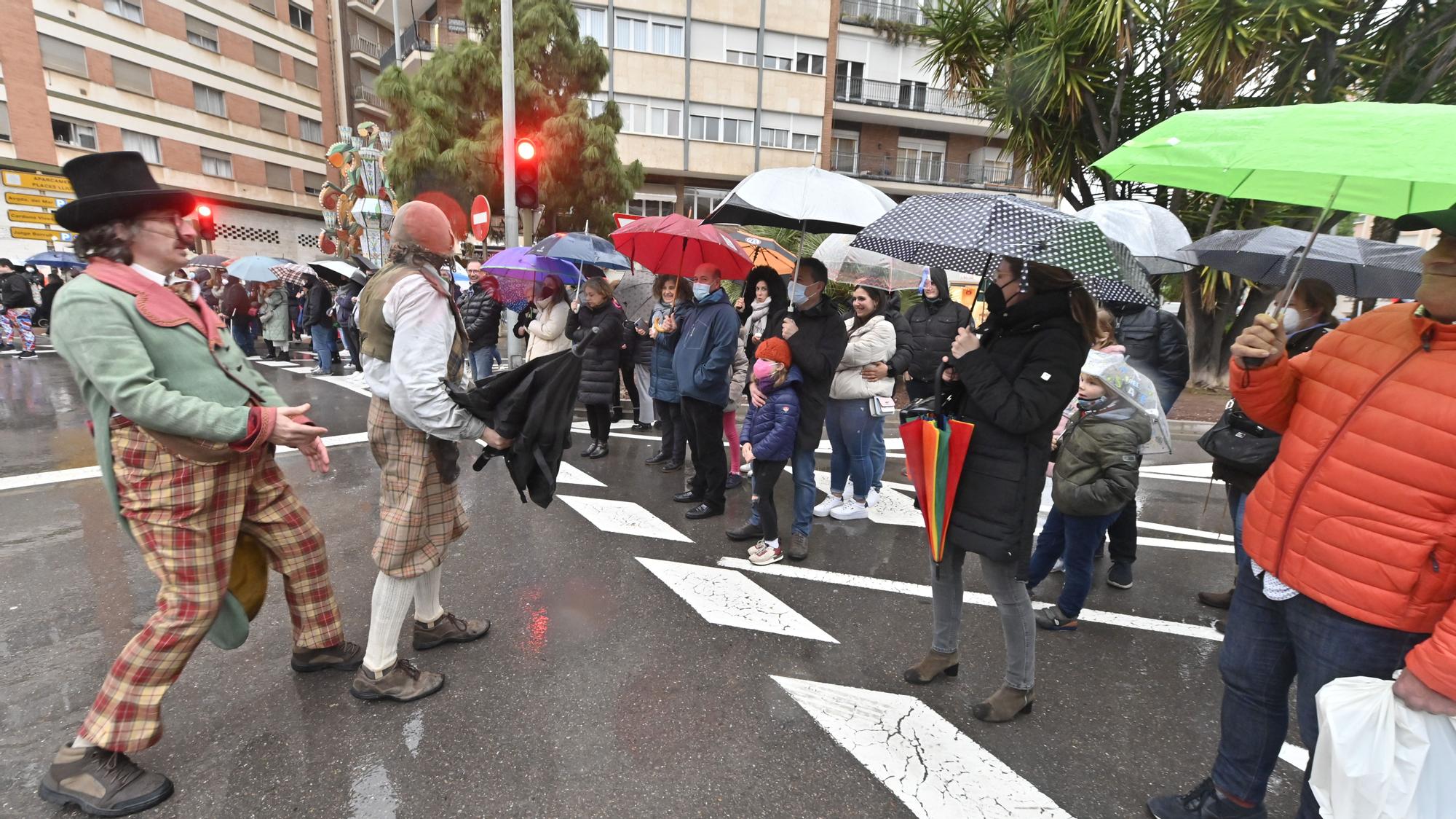 Teatro y música en el desfile de animación de la Magdalena