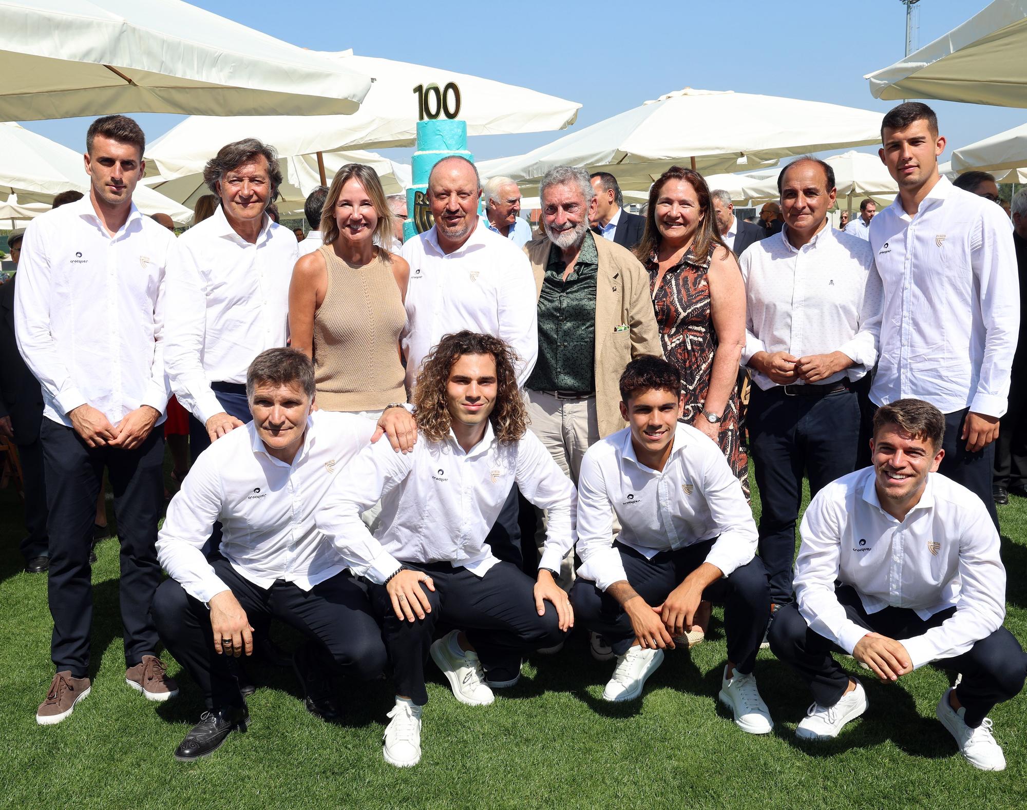 El Celta se rodea de su gran familia y de representantes institucionales por su centenario