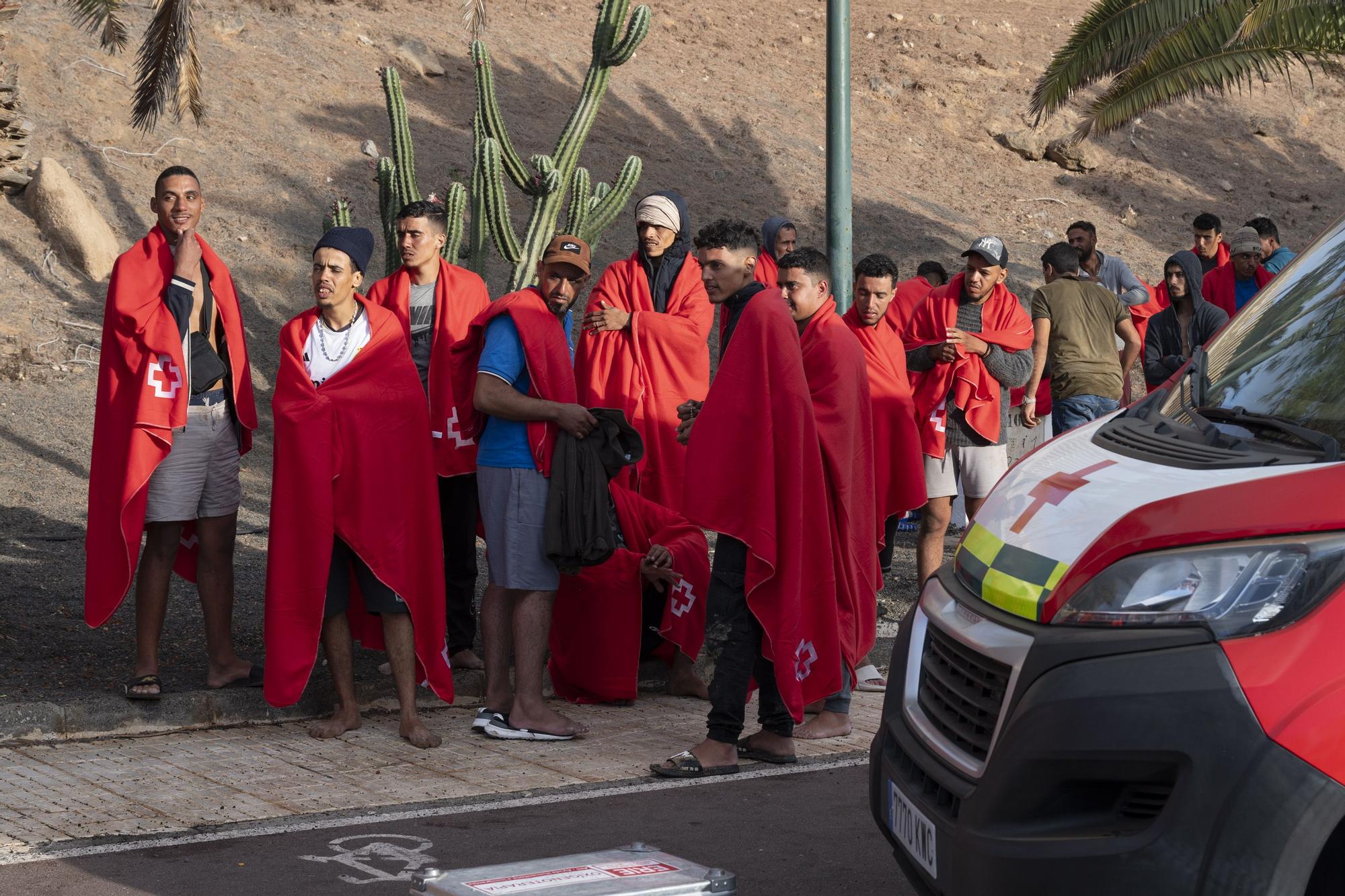 Trasladan a Lanzarote a 165 migrantes de tres pateras