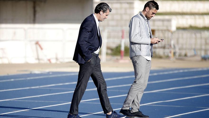 Caminero y Juan Rodríguez, ambos de la dirección deportiva del Málaga CF, en pleno mercado de fichajes.