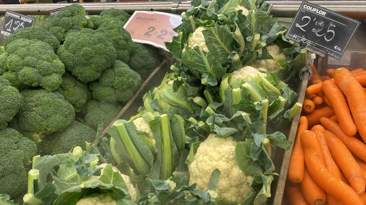 Verduras en un supermercado.