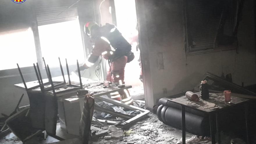 Herido grave por quemaduras un hombre tras incendiarse su piso en Ontinyent