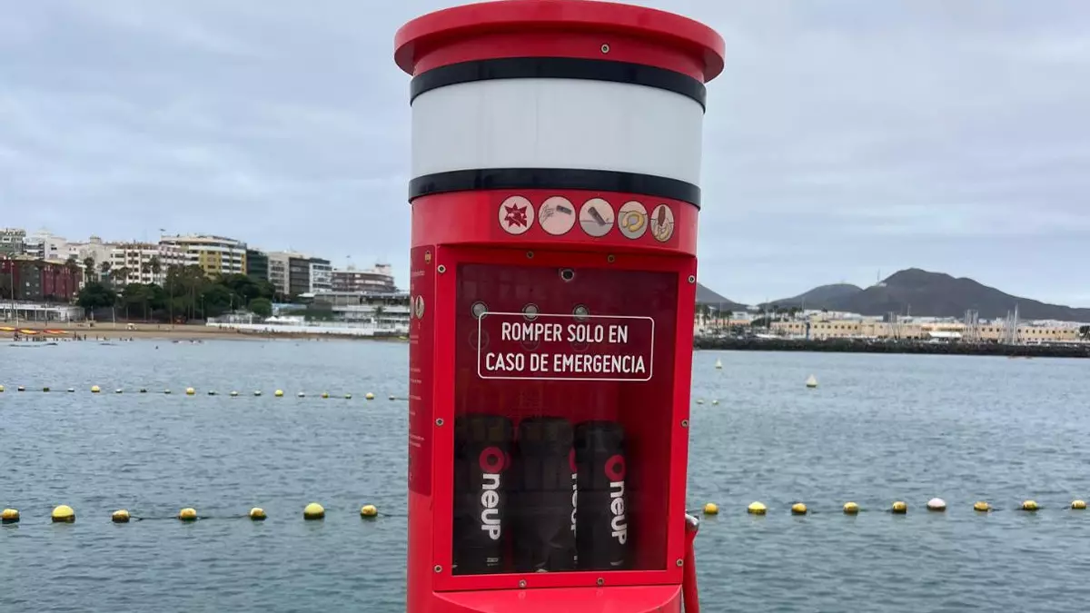 Adiós al salvavidas tradicional en las playas canarias: el utensilio que lo sustituirá