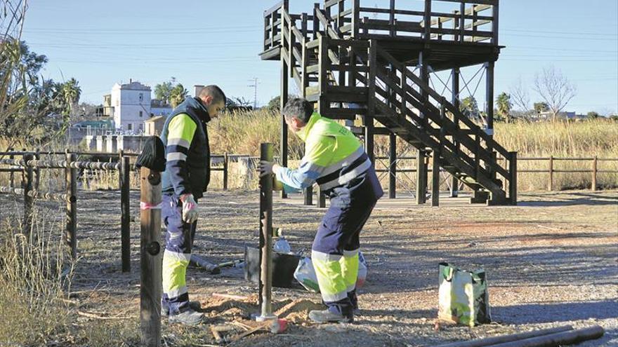 Reponen el vallado junto al río Millars tras la oleada de fuegos