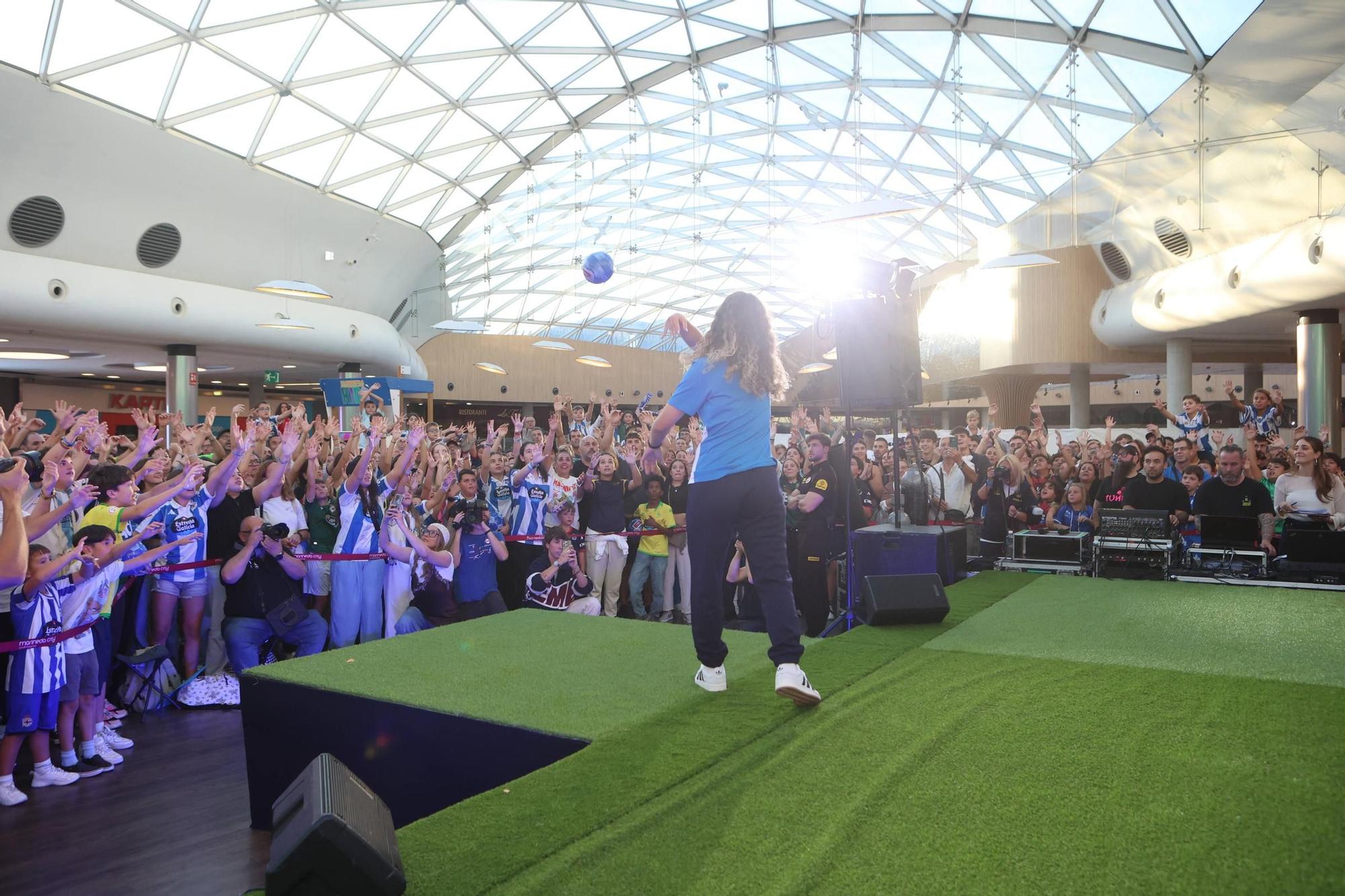 El Deportivo presenta en Marineda City sus equipaciones para la temporada 2025-2026