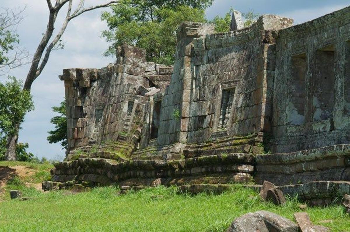 El paso del tiempo ha retorcido los muros del templo de Preah Vihear