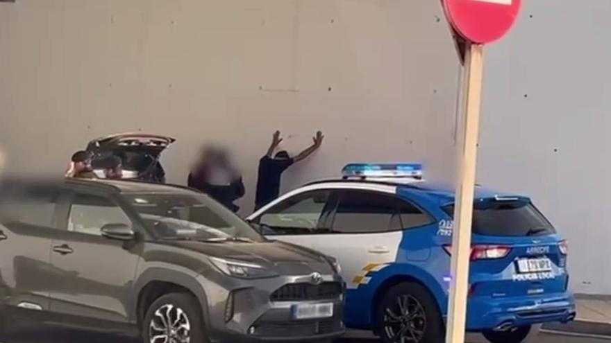 Un robo en una perfumería acaba con la incautación de viagra para el tráfico y un machete en Arrecife