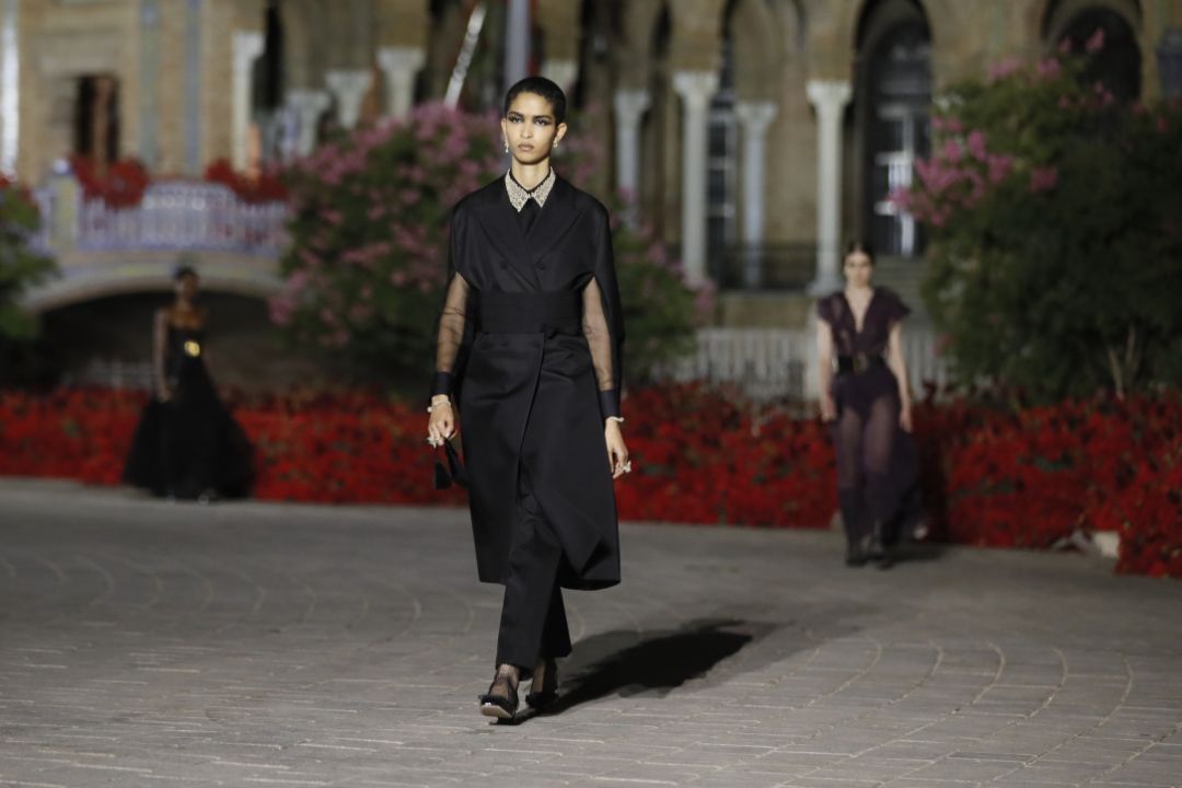 Dior desfila en Sevilla con artesanía valenciana