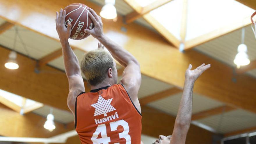 Luke Sikma, en acción en el último encuentro de pretemporada.