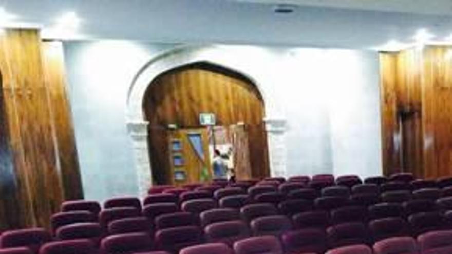 Se reponen los asientos del auditorio municipal