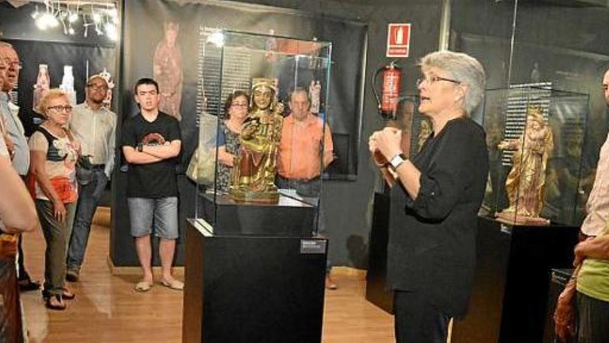 Assistents a la inauguració de l&#039;exposició, ahir, al museu de Berga