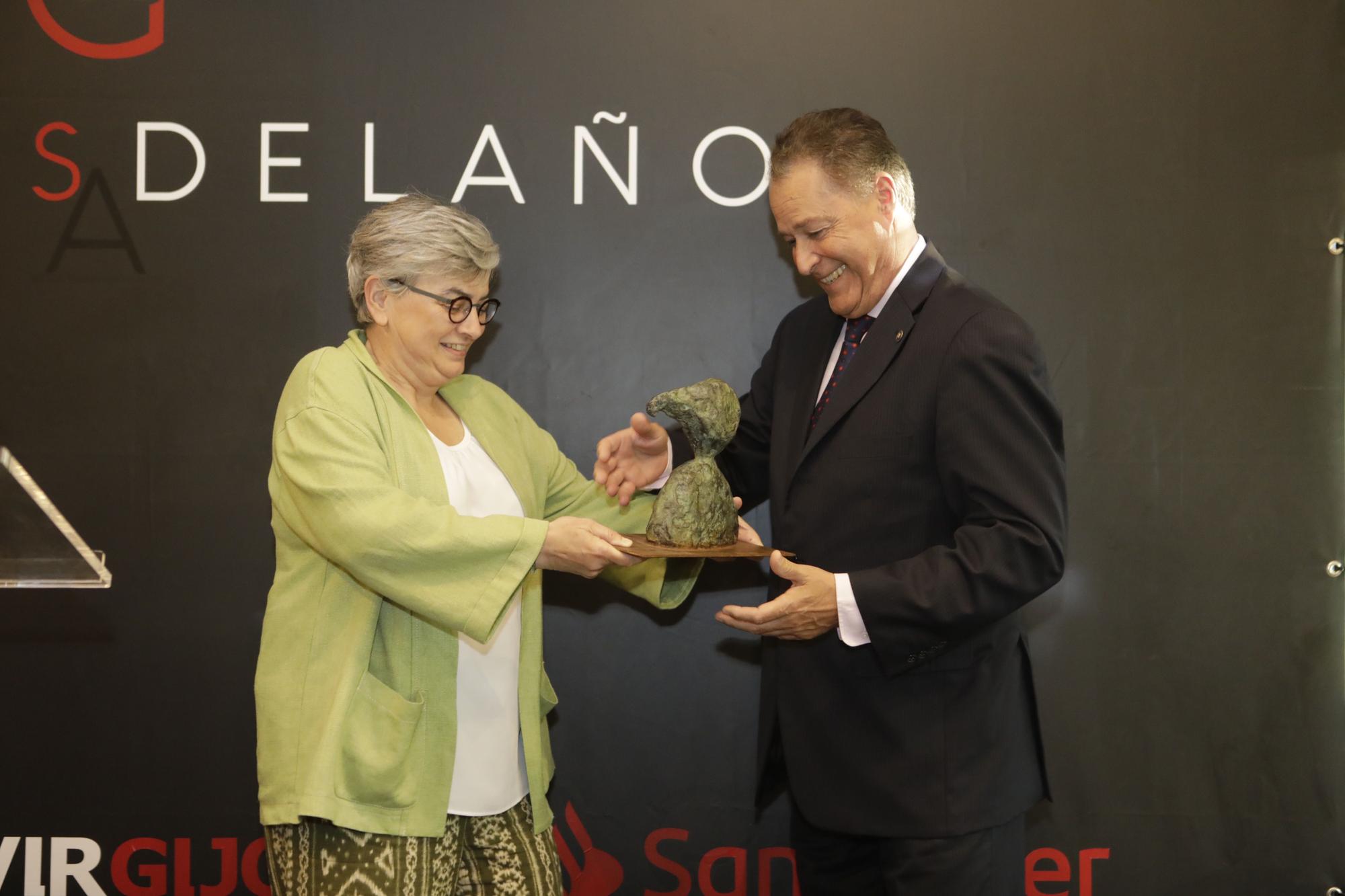 Entrega del premio "Gijonés del año" a Félix Baragaño