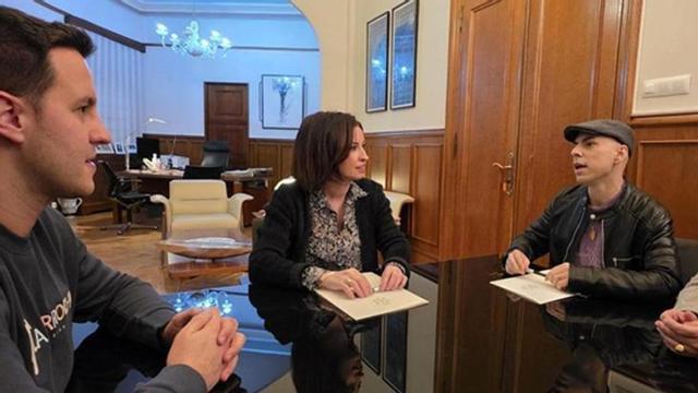 Firma del convenio de colaboración en el consistorio.