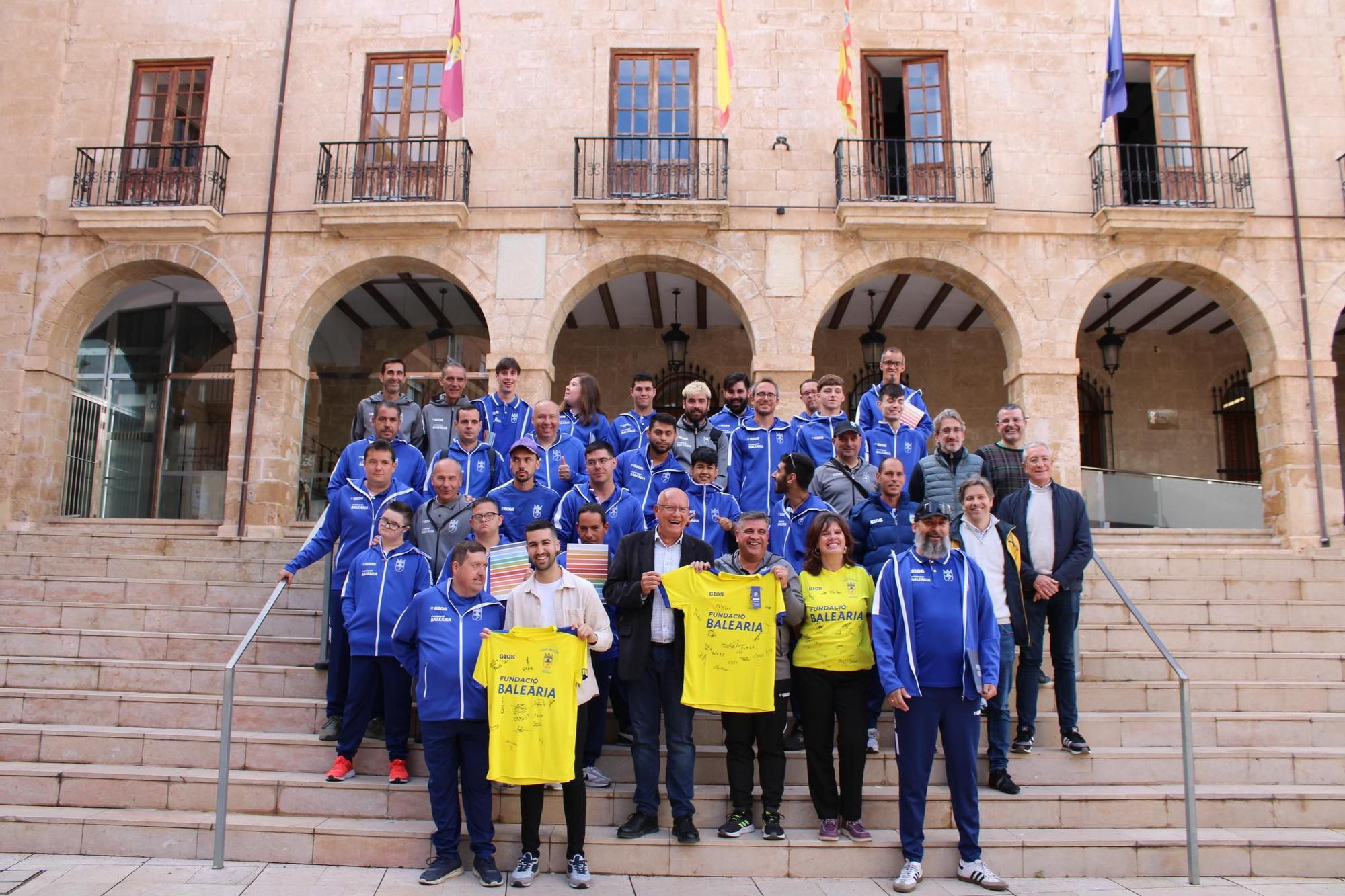 Dénia rep als equips inclusius de futbol base després dels seus grans triomfs (imatges)