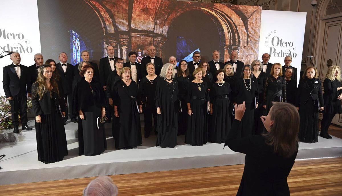 La Sociedad Coral Polifónica de Pontevedra interpretó tres piezas para cerrar el acto. |  Rafa Vázquez