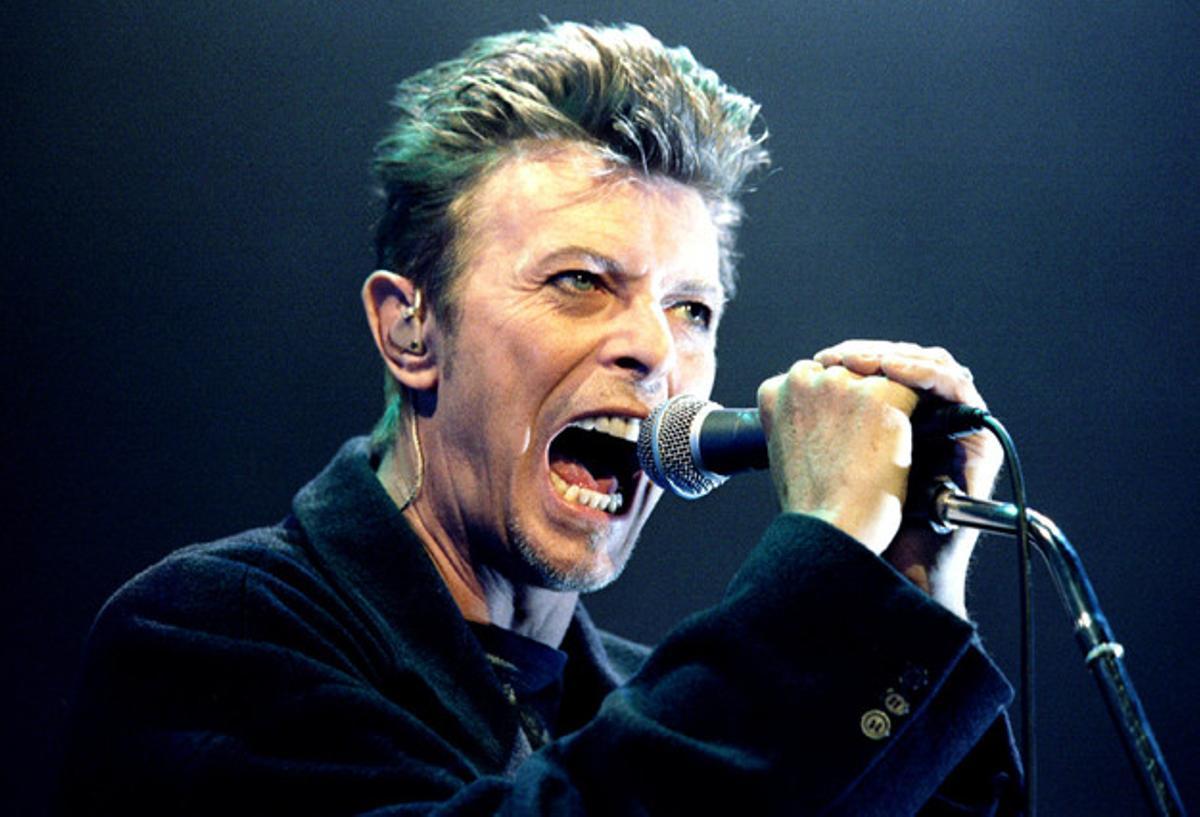 David Bowie performs during a concert in Vienna, Austria in this February 4, 1996 file photo. David Bowie marked his 69th birthday on January 8, 2016 with the release of a new album, Blackstar, with critics giving the thumbs up to the latest work in a long and innovative career. REUTERS/Leonhard Foeger/Files