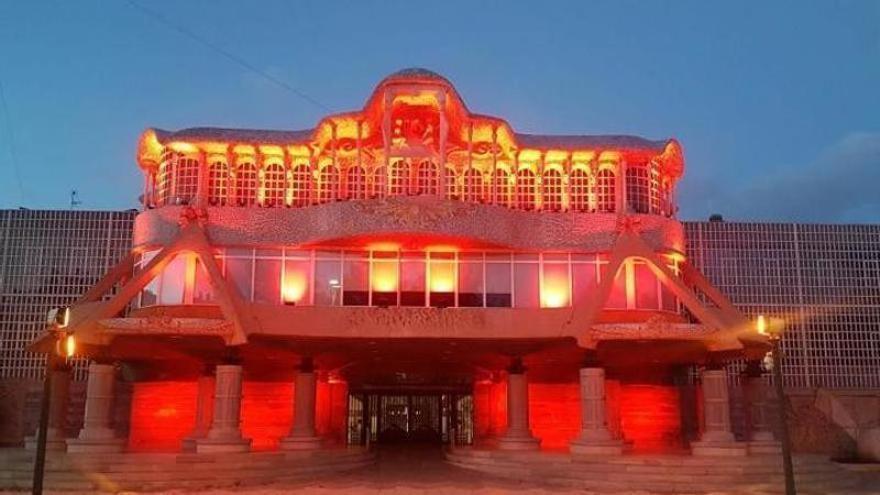 La Asamblea Regional de Murcia se ilumina este domingo de ro
