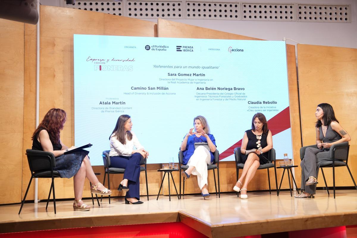 De izquierda a derecha, Atala Martín, Camino San Millán, Sara Gómez Martín, Ana Belén Noriega Bravo y Claudia Rebollo, en un momento del segundo encuentro Empresas y diversidad: pioneras.