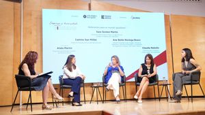 De izquierda a derecha, Atala Martín, Camino San Millán, Sara Gómez Martín, Ana Belén Noriega Bravo y Claudia Rebollo, en un momento del segundo encuentro Empresas y diversidad: pioneras, organizado por Prensa Ibérica y patrocinado por Acciona.