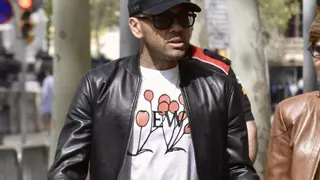 Dani Alves reacciona con una reveladora frase a los rumores de mudanza a Tenerife con Joana Sanz: "Solo hay una vida"