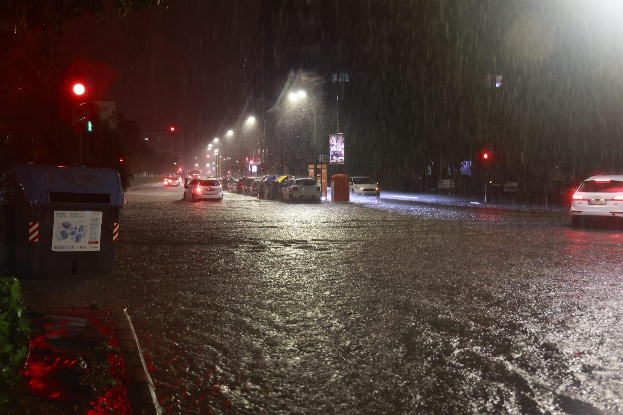 Las lluvias torrenciales descargan con fuerza sobre Valencia