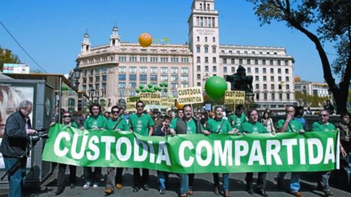 Manifestación en favor de la custodia compartida en Barcelona, en abril del 2008.