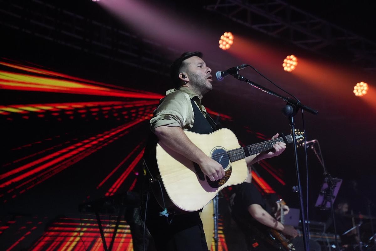 Los Caños llenan de música y nostalgia la plaza de toros de Córdoba