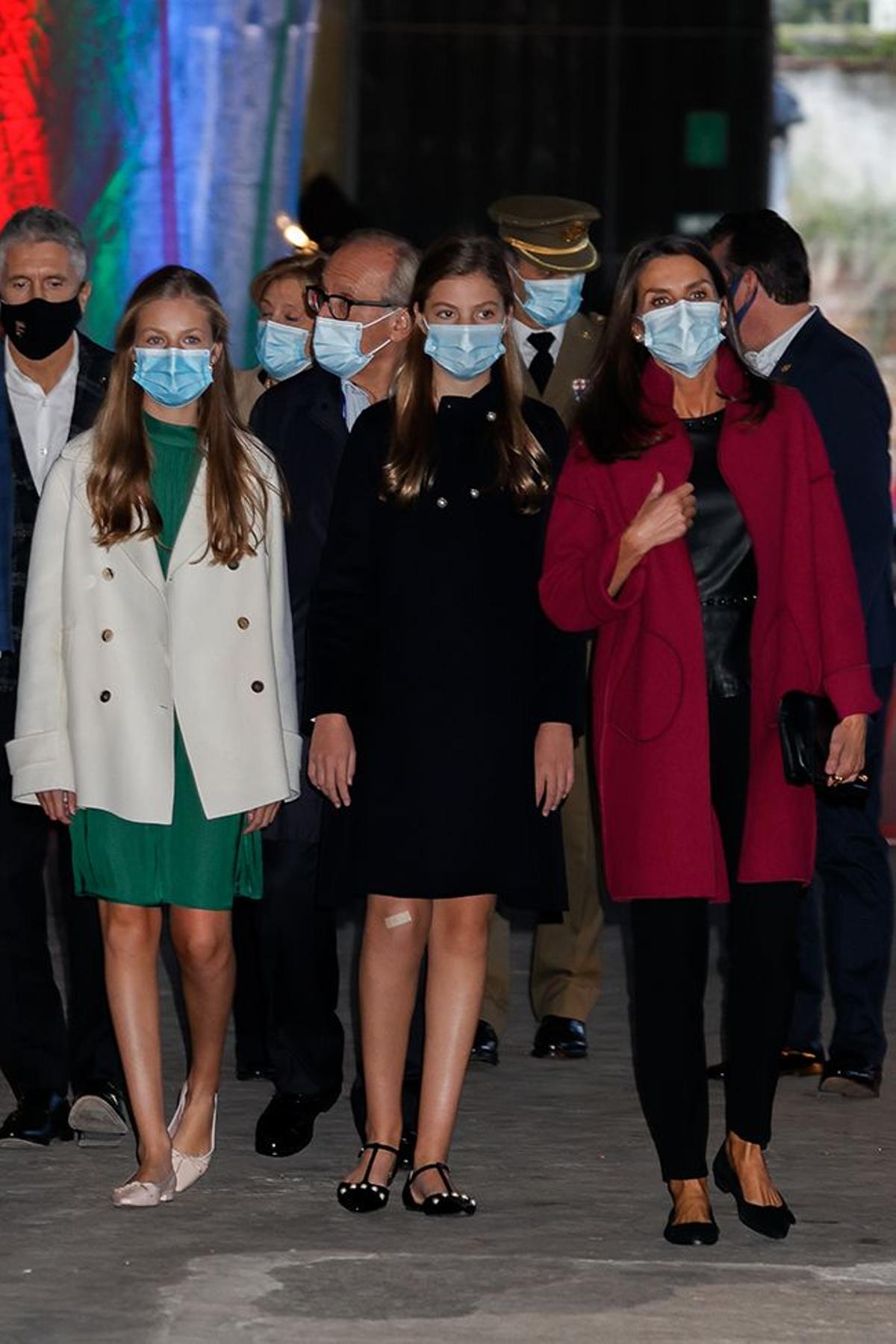 La princesa Leonor y la infanta Sofia junto a la reina Letizia en Oviedo