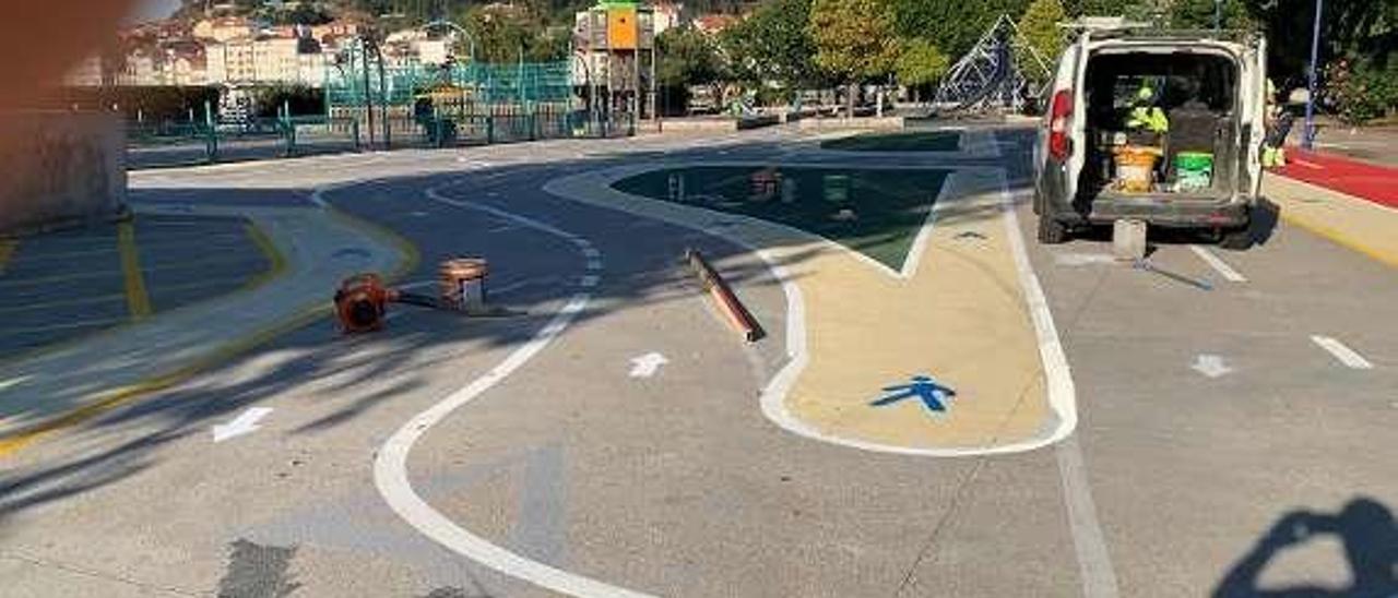 Ya empieza a parecerse - Ya va tomando cuerpo la obra. Es el parque infantil de tráfico que construye el Concello de Cangas en las inmediaciones del parque Galáctico. Se estrenará con la Semana Europea de Movilidad. G.Núñez