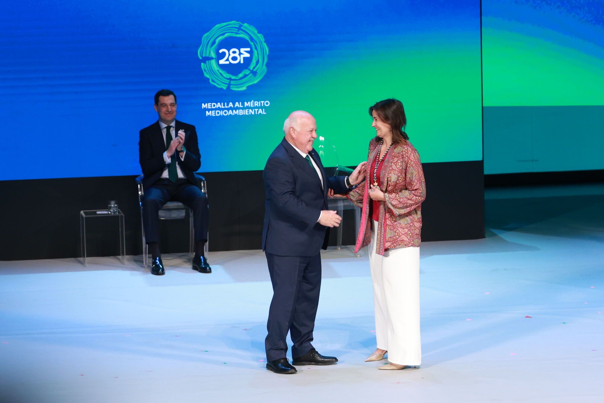 El presidente de la Junta de Andalucía, Juanma Moreno, y el presidente del Parlamento andaluz, Jesús Aguirre, entregan las Medallas de Andalucía y Títulos de Hijo Predilecto 2025 con motivo del 28F. A 28 de febrero de 2025, en Sevilla (Andalucía, España). Los títulos de Hijo Predilecto de Andalucía y las medallas de Andalucía suponen los máximos galardones concedidos por el Gobierno andaluz "en reconocimiento a las acciones, servicios y méritos excepcionales o extraordinarios, realizados en diferentes ámbitos, que hayan redundado en beneficio de Andalucía". 28 FEBRERO 2025 Rocío Ruz / Europa Press 28/02/2025. JUANMA MORENO;Rocío Ruz;