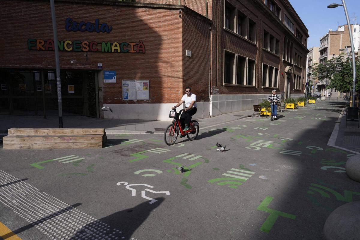 Pacificación provisional de la calle Leiva entre calle Hostafrancs y calle de l’Àliga, delante de la escuela Francesc Macià