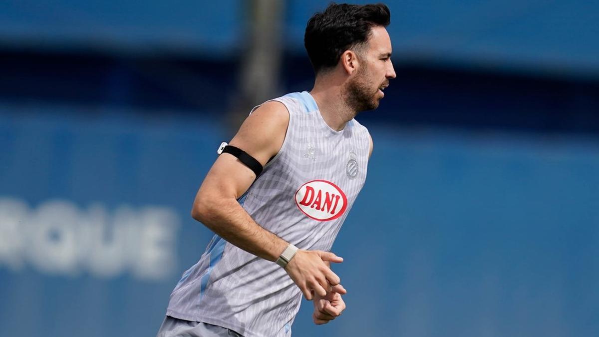 Expósito, en el entrenamiento de este miércoles en Sant Adrià.